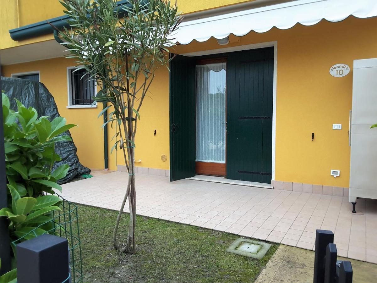 Hotel Apartments Villaggio Dei Fiori 4 Stars Luxury - Great Family Resort - Pet Friendly - With Hypermarket - Delivery Restaurant-Pizzeria - Room Breakfast With Supplement - Ultra Fast Wi-Fi - Play Area For Children - Olympic Swimming Pool - Parking كاوْرلي المظهر الخارجي الصورة