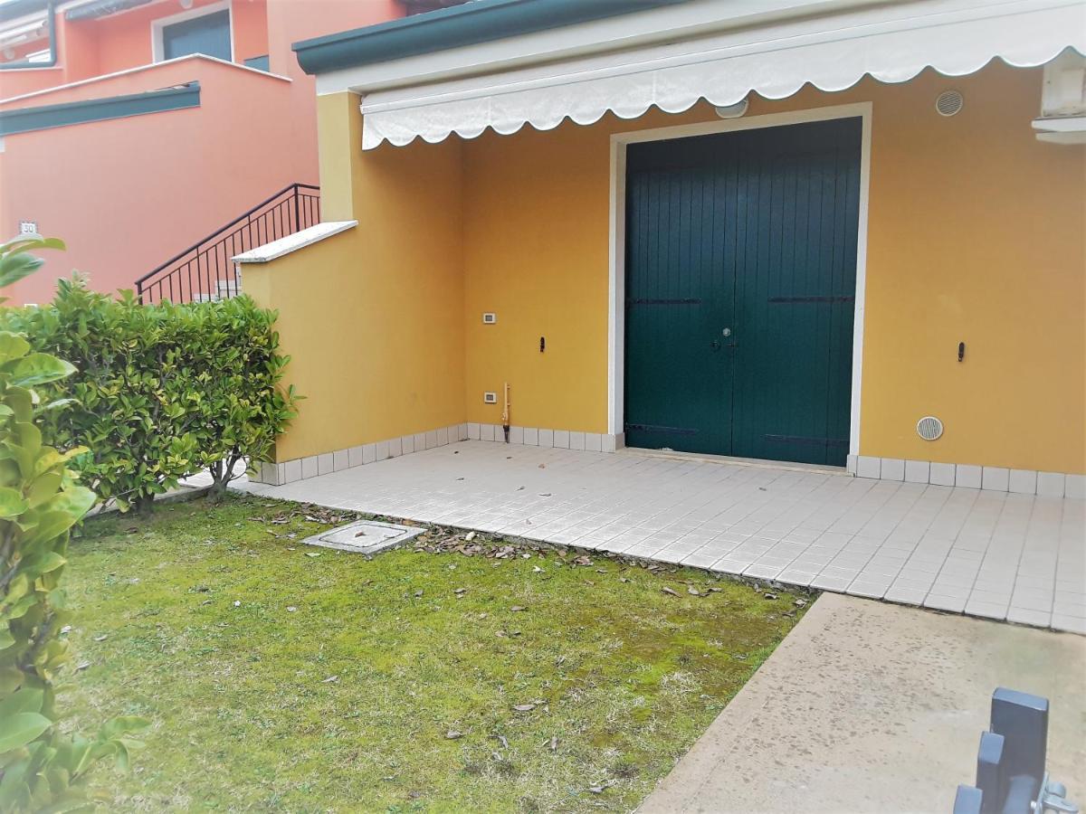 Hotel Apartments Villaggio Dei Fiori 4 Stars Luxury - Great Family Resort - Pet Friendly - With Hypermarket - Delivery Restaurant-Pizzeria - Room Breakfast With Supplement - Ultra Fast Wi-Fi - Play Area For Children - Olympic Swimming Pool - Parking كاوْرلي المظهر الخارجي الصورة