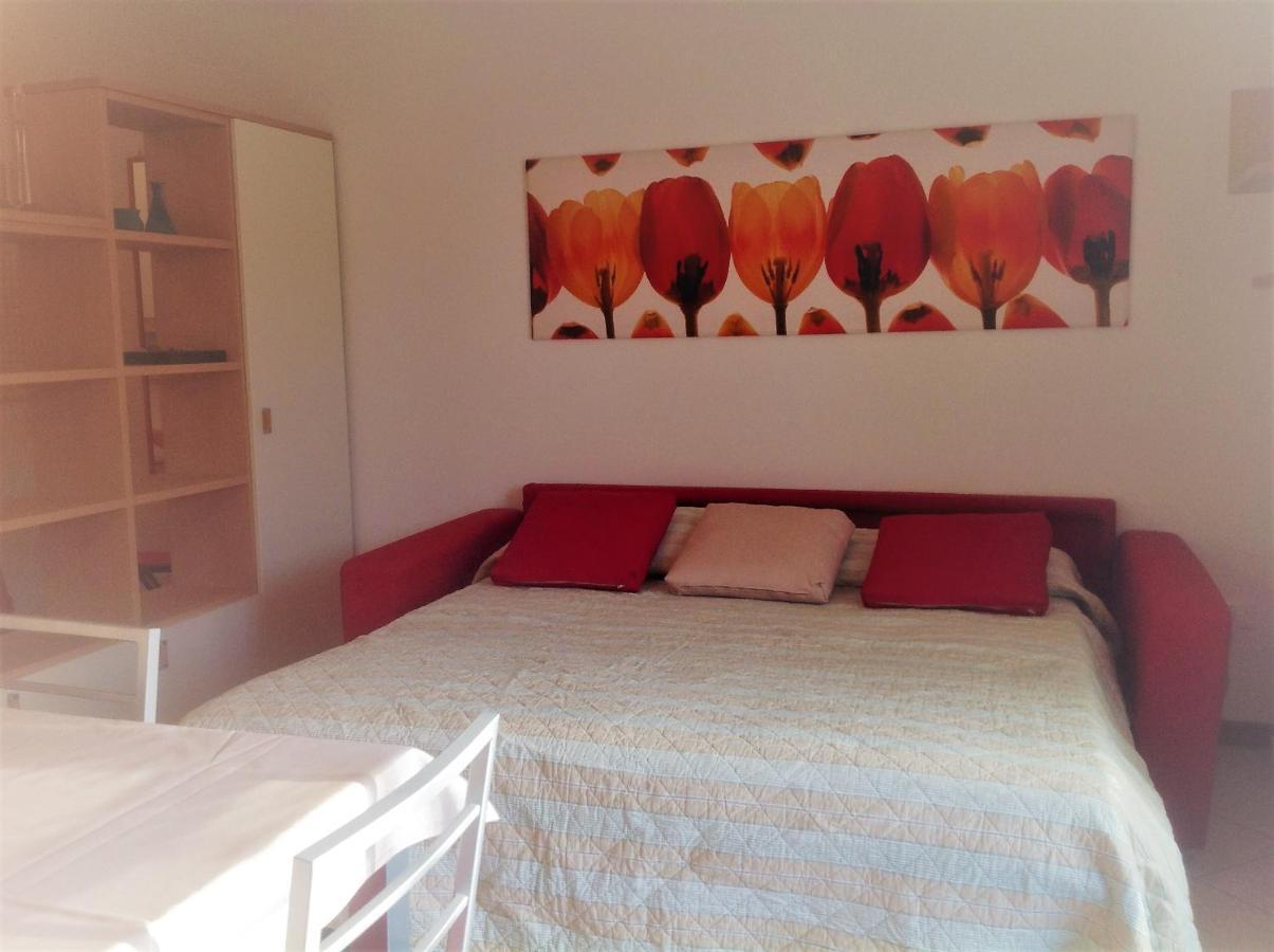 Hotel Apartments Villaggio Dei Fiori 4 Stars Luxury - Great Family Resort - Pet Friendly - With Hypermarket - Delivery Restaurant-Pizzeria - Room Breakfast With Supplement - Ultra Fast Wi-Fi - Play Area For Children - Olympic Swimming Pool - Parking كاوْرلي المظهر الخارجي الصورة