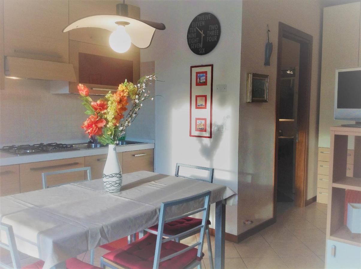 Hotel Apartments Villaggio Dei Fiori 4 Stars Luxury - Great Family Resort - Pet Friendly - With Hypermarket - Delivery Restaurant-Pizzeria - Room Breakfast With Supplement - Ultra Fast Wi-Fi - Play Area For Children - Olympic Swimming Pool - Parking كاوْرلي المظهر الخارجي الصورة