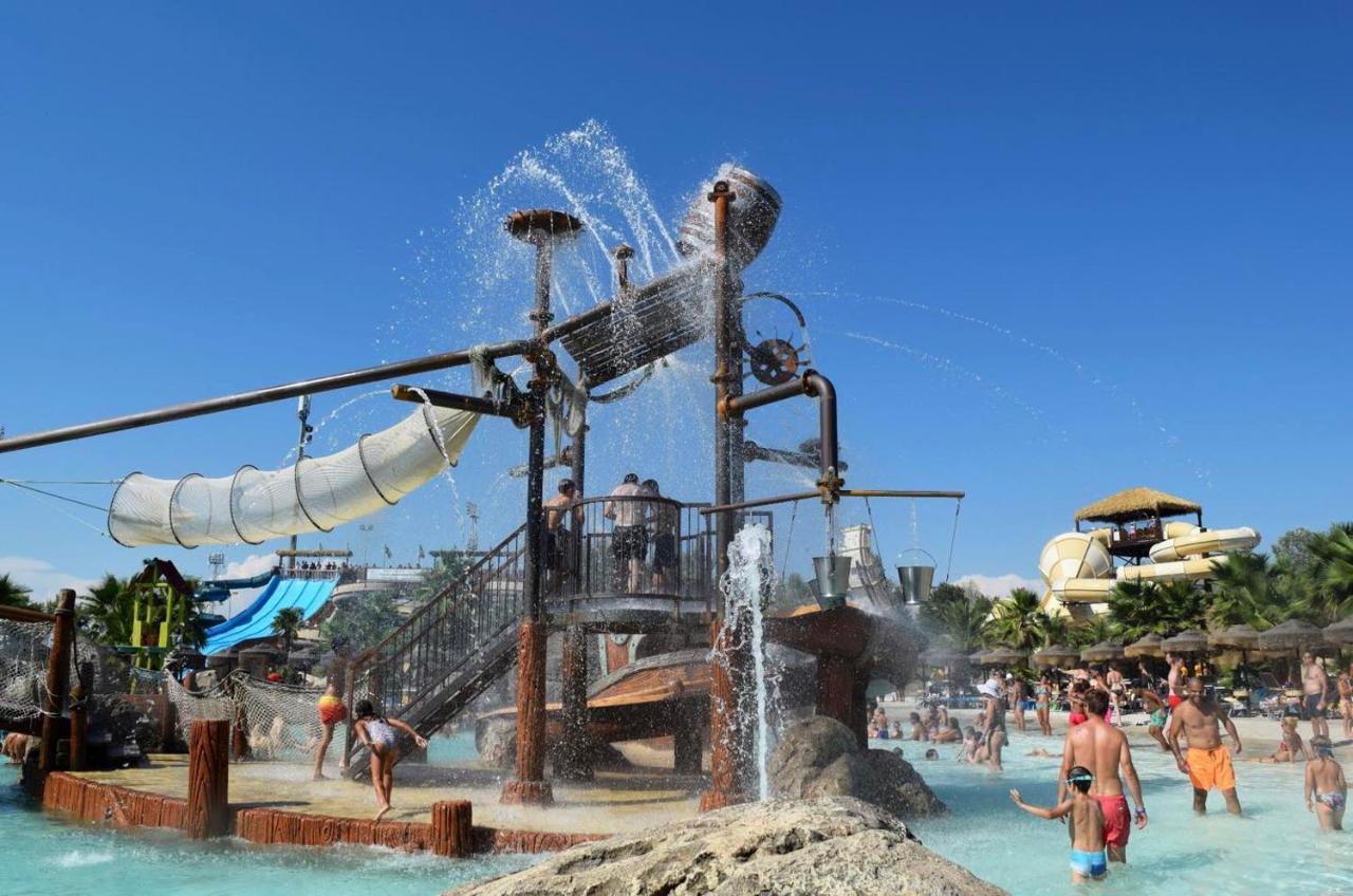 Hotel Apartments Villaggio Dei Fiori 4 Stars Luxury - Great Family Resort - Pet Friendly - With Hypermarket - Delivery Restaurant-Pizzeria - Room Breakfast With Supplement - Ultra Fast Wi-Fi - Play Area For Children - Olympic Swimming Pool - Parking كاوْرلي المظهر الخارجي الصورة