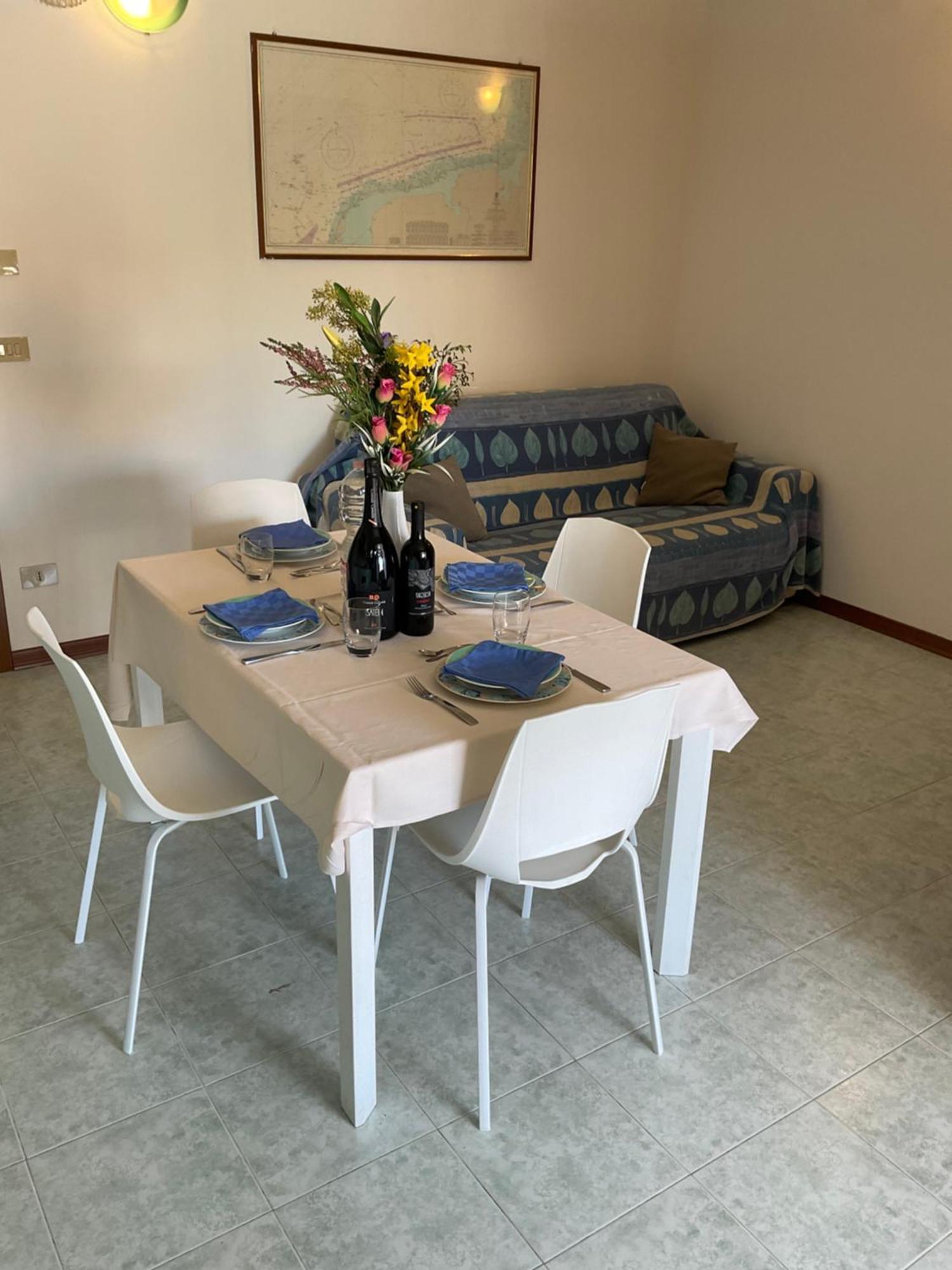 Hotel Apartments Villaggio Dei Fiori 4 Stars Luxury - Great Family Resort - Pet Friendly - With Hypermarket - Delivery Restaurant-Pizzeria - Room Breakfast With Supplement - Ultra Fast Wi-Fi - Play Area For Children - Olympic Swimming Pool - Parking كاوْرلي المظهر الخارجي الصورة