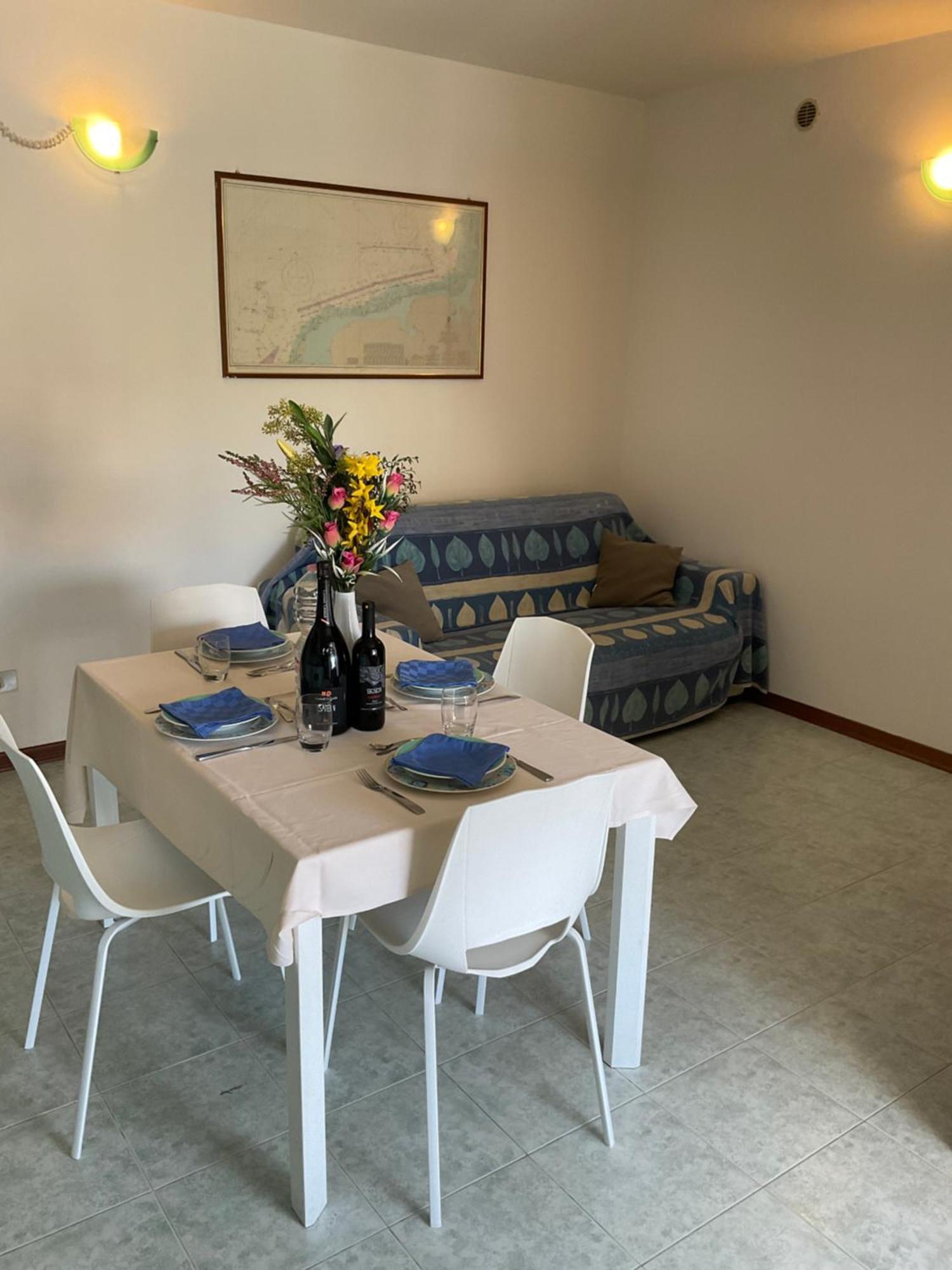 Hotel Apartments Villaggio Dei Fiori 4 Stars Luxury - Great Family Resort - Pet Friendly - With Hypermarket - Delivery Restaurant-Pizzeria - Room Breakfast With Supplement - Ultra Fast Wi-Fi - Play Area For Children - Olympic Swimming Pool - Parking كاوْرلي المظهر الخارجي الصورة