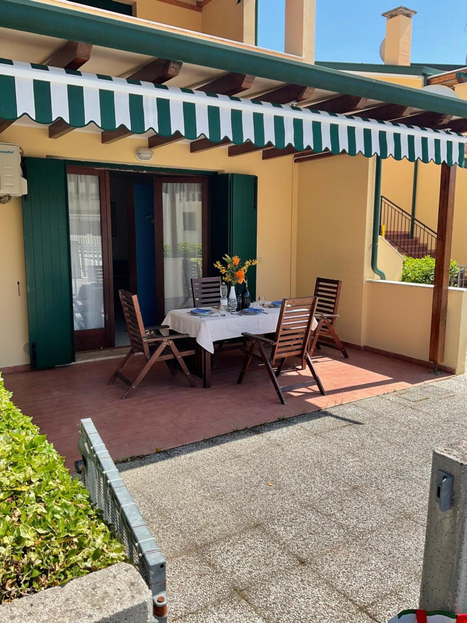 Hotel Apartments Villaggio Dei Fiori 4 Stars Luxury - Great Family Resort - Pet Friendly - With Hypermarket - Delivery Restaurant-Pizzeria - Room Breakfast With Supplement - Ultra Fast Wi-Fi - Play Area For Children - Olympic Swimming Pool - Parking كاوْرلي المظهر الخارجي الصورة