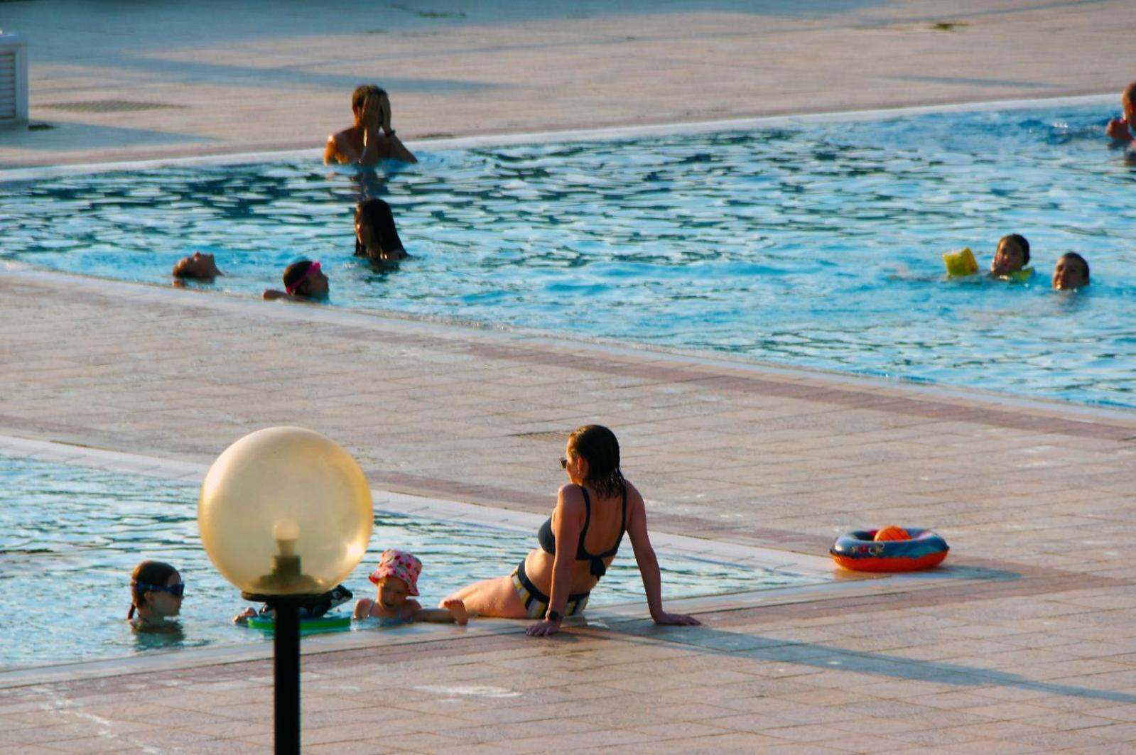Hotel Apartments Villaggio Dei Fiori 4 Stars Luxury - Great Family Resort - Pet Friendly - With Hypermarket - Delivery Restaurant-Pizzeria - Room Breakfast With Supplement - Ultra Fast Wi-Fi - Play Area For Children - Olympic Swimming Pool - Parking كاوْرلي المظهر الخارجي الصورة