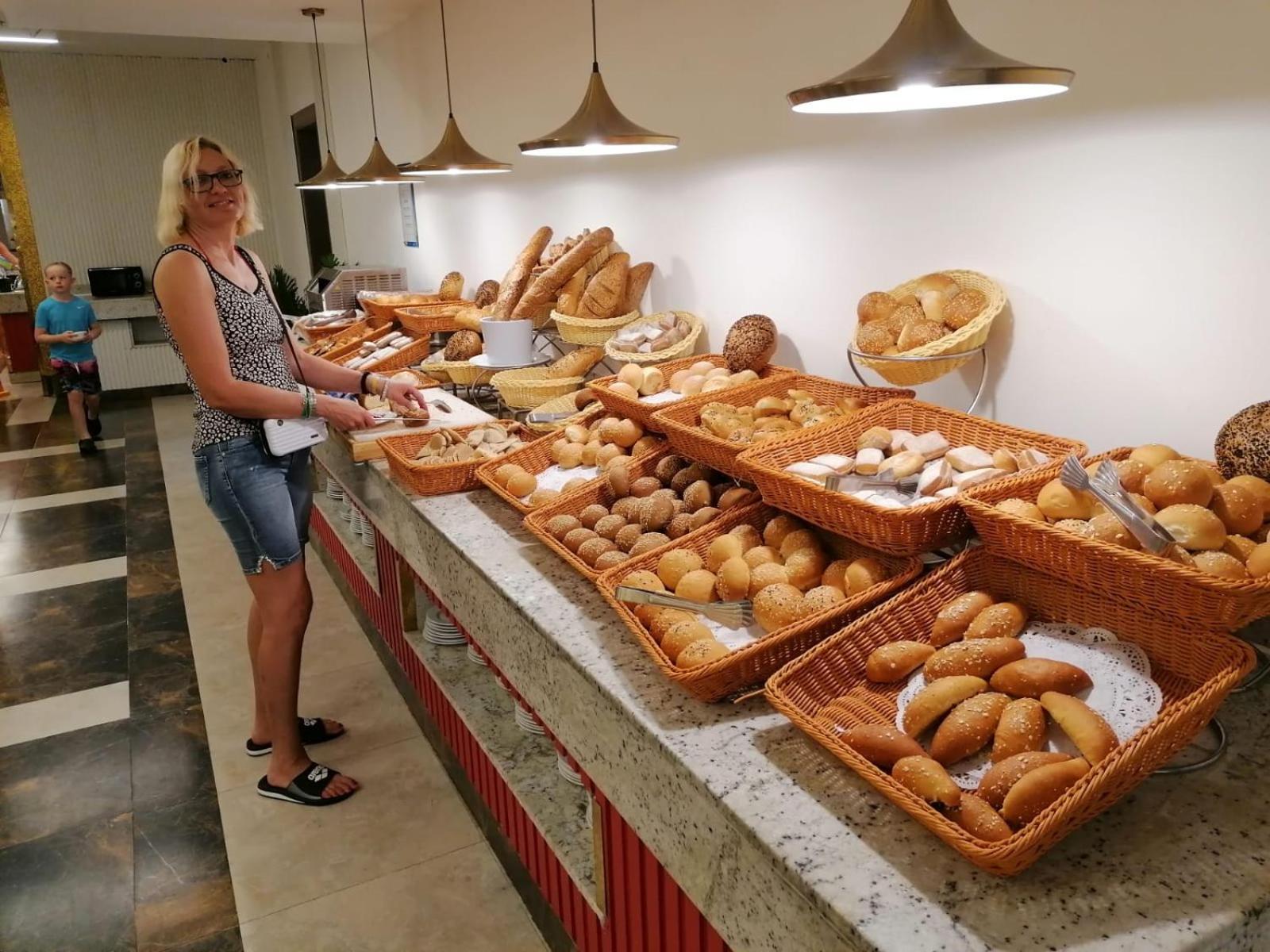 Hotel Apartments Villaggio Dei Fiori 4 Stars Luxury - Great Family Resort - Pet Friendly - With Hypermarket - Delivery Restaurant-Pizzeria - Room Breakfast With Supplement - Ultra Fast Wi-Fi - Play Area For Children - Olympic Swimming Pool - Parking كاوْرلي المظهر الخارجي الصورة