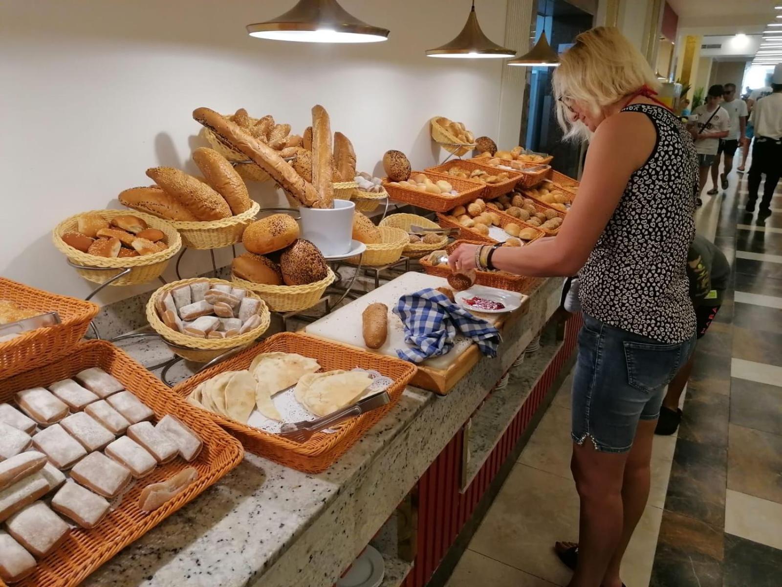 Hotel Apartments Villaggio Dei Fiori 4 Stars Luxury - Great Family Resort - Pet Friendly - With Hypermarket - Delivery Restaurant-Pizzeria - Room Breakfast With Supplement - Ultra Fast Wi-Fi - Play Area For Children - Olympic Swimming Pool - Parking كاوْرلي المظهر الخارجي الصورة