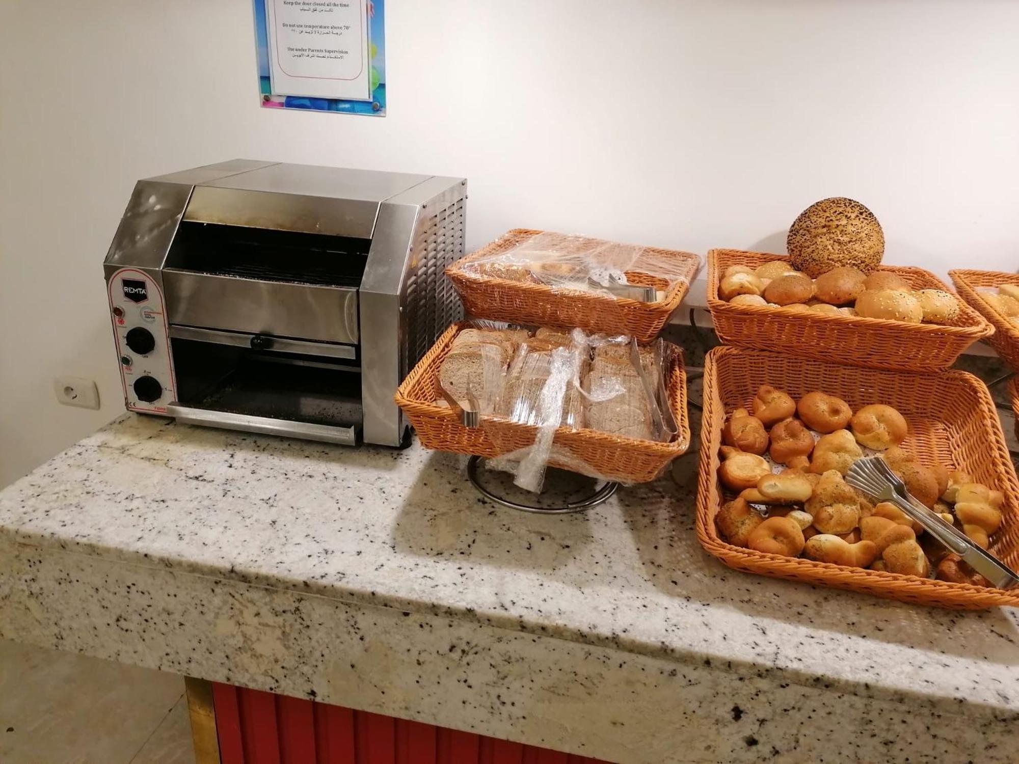 Hotel Apartments Villaggio Dei Fiori 4 Stars Luxury - Great Family Resort - Pet Friendly - With Hypermarket - Delivery Restaurant-Pizzeria - Room Breakfast With Supplement - Ultra Fast Wi-Fi - Play Area For Children - Olympic Swimming Pool - Parking كاوْرلي المظهر الخارجي الصورة