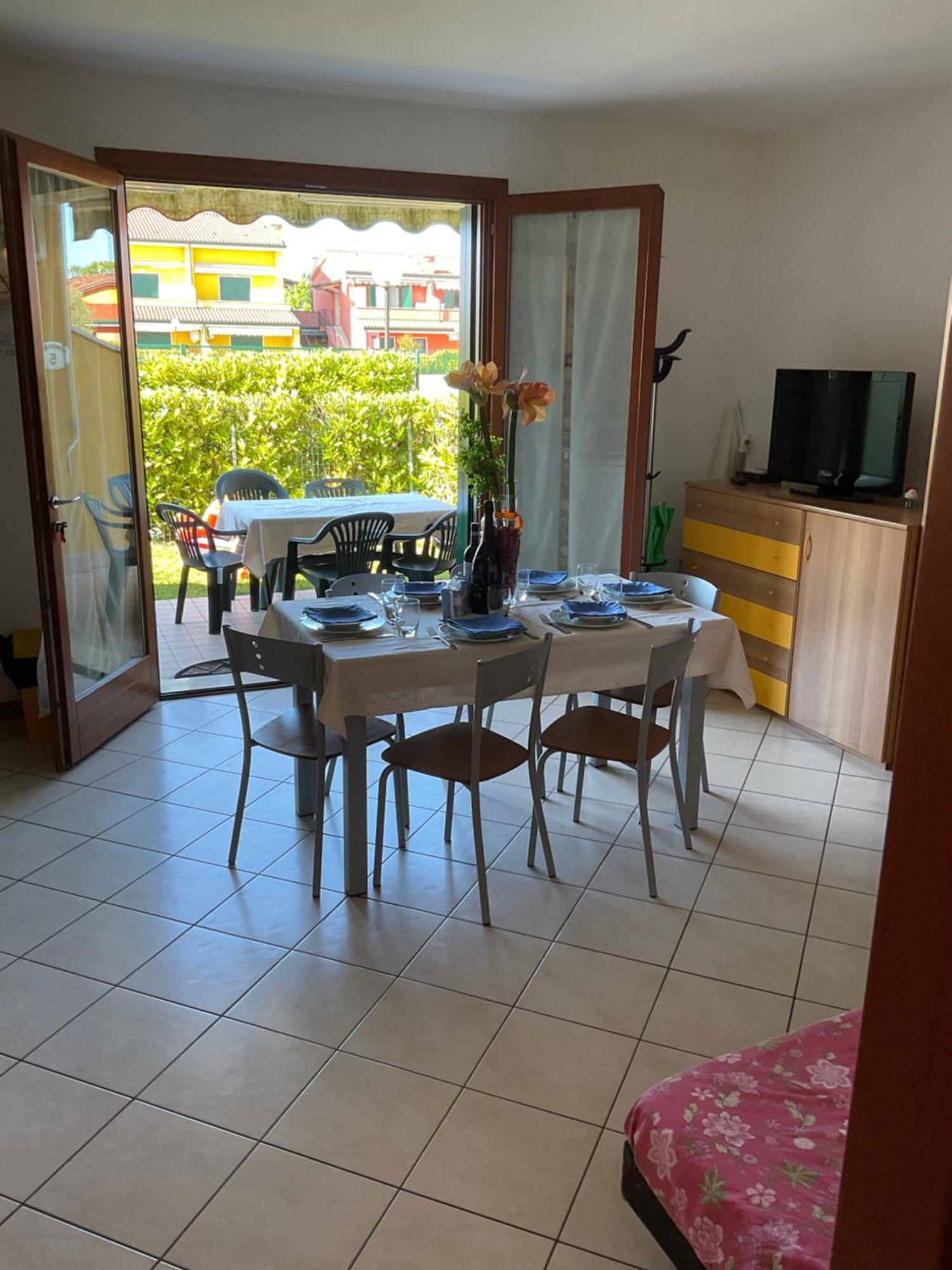 Hotel Apartments Villaggio Dei Fiori 4 Stars Luxury - Great Family Resort - Pet Friendly - With Hypermarket - Delivery Restaurant-Pizzeria - Room Breakfast With Supplement - Ultra Fast Wi-Fi - Play Area For Children - Olympic Swimming Pool - Parking كاوْرلي المظهر الخارجي الصورة